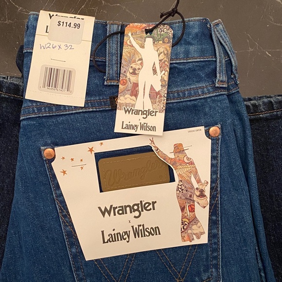 Wrangler X Lainey Wilson Chaps Bell Bottom Jeans Size 26x32 - Picture 7 of 8